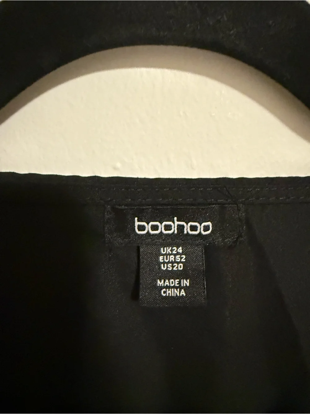 Boohoo Black V-Neck Tiered Long Sleeve Short Dress - Picture 3 of 7